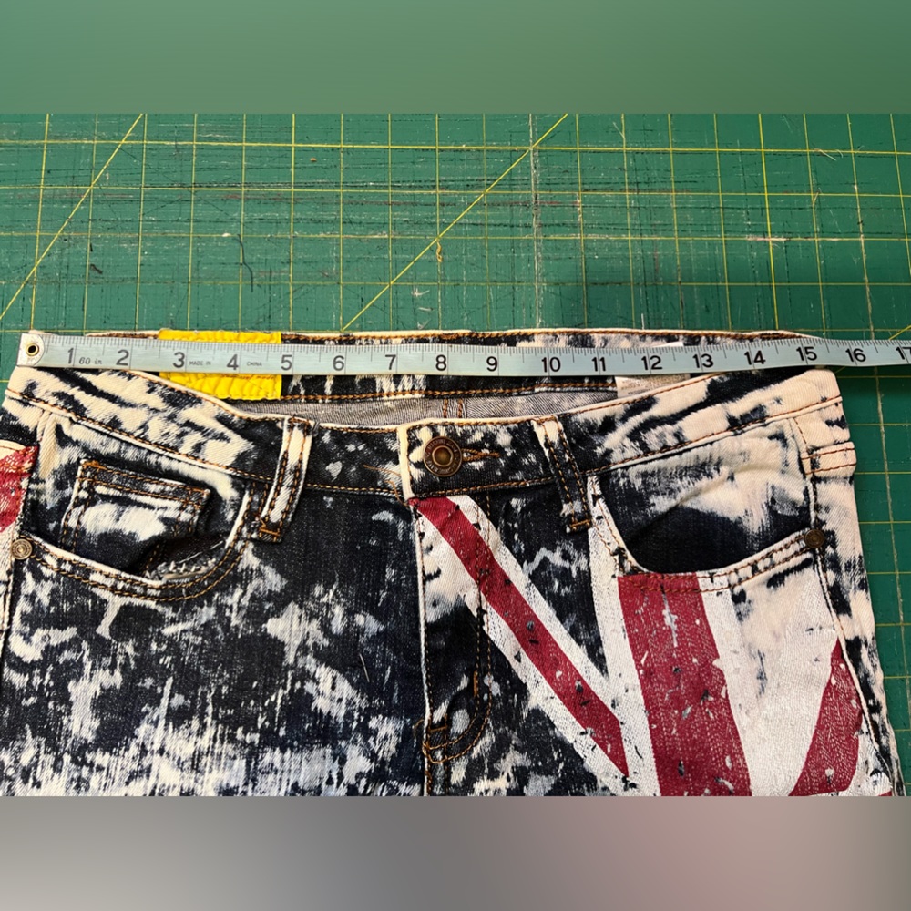 Machine Label Bleached Jeans - Picture 7 of 7